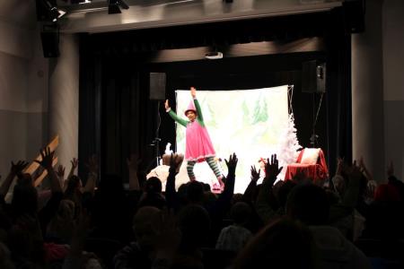 dedek Mraz in nagajiva vila, dec 2023, foto JSKD OI Trebnje (9)